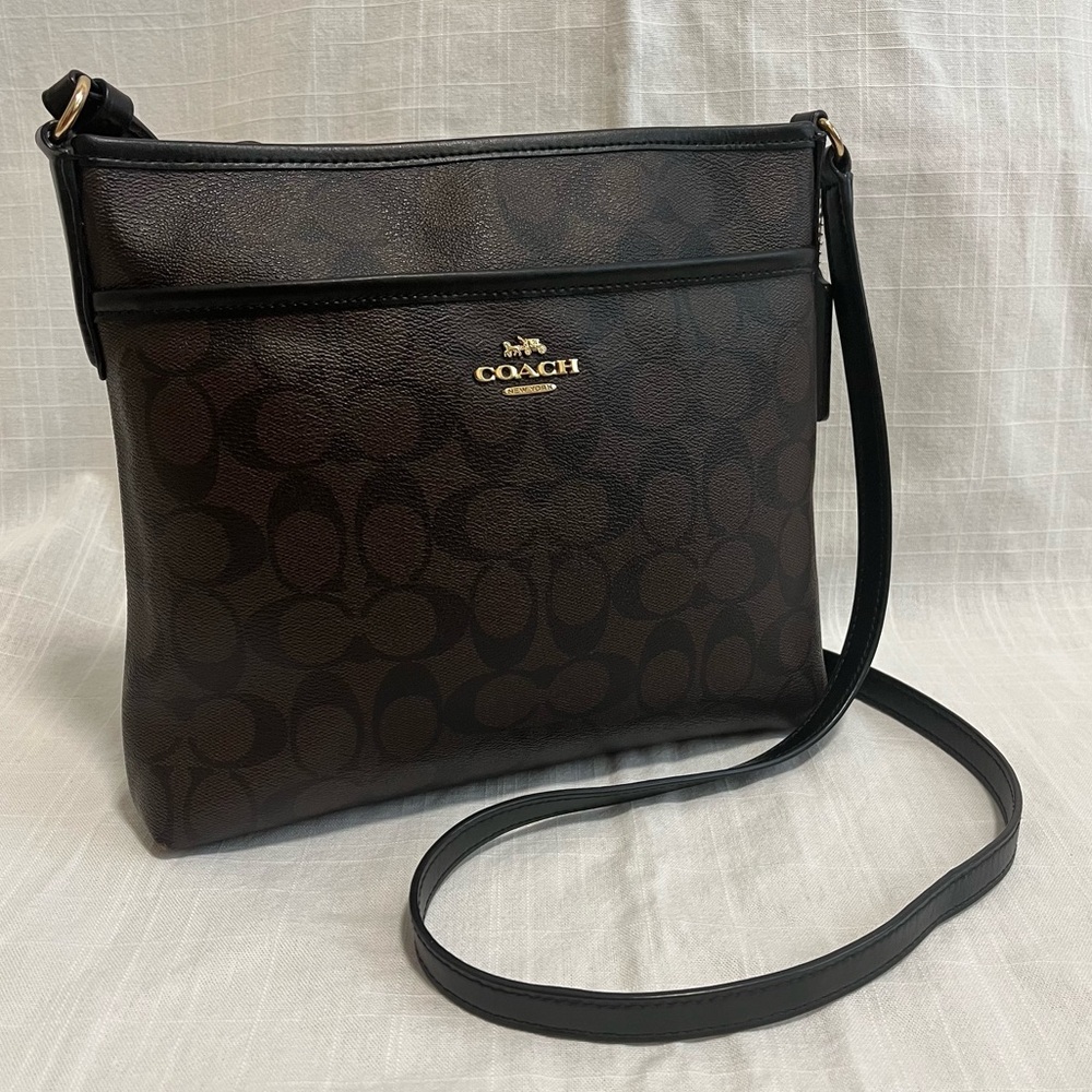 *FINAL SALE* Coach Signature File Crossbody